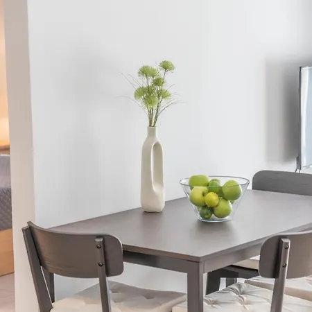 Apartment Ten Suns 4