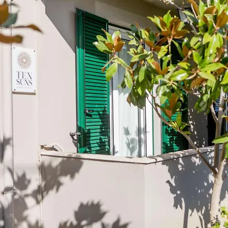 Ten Suns 4 Apartment *